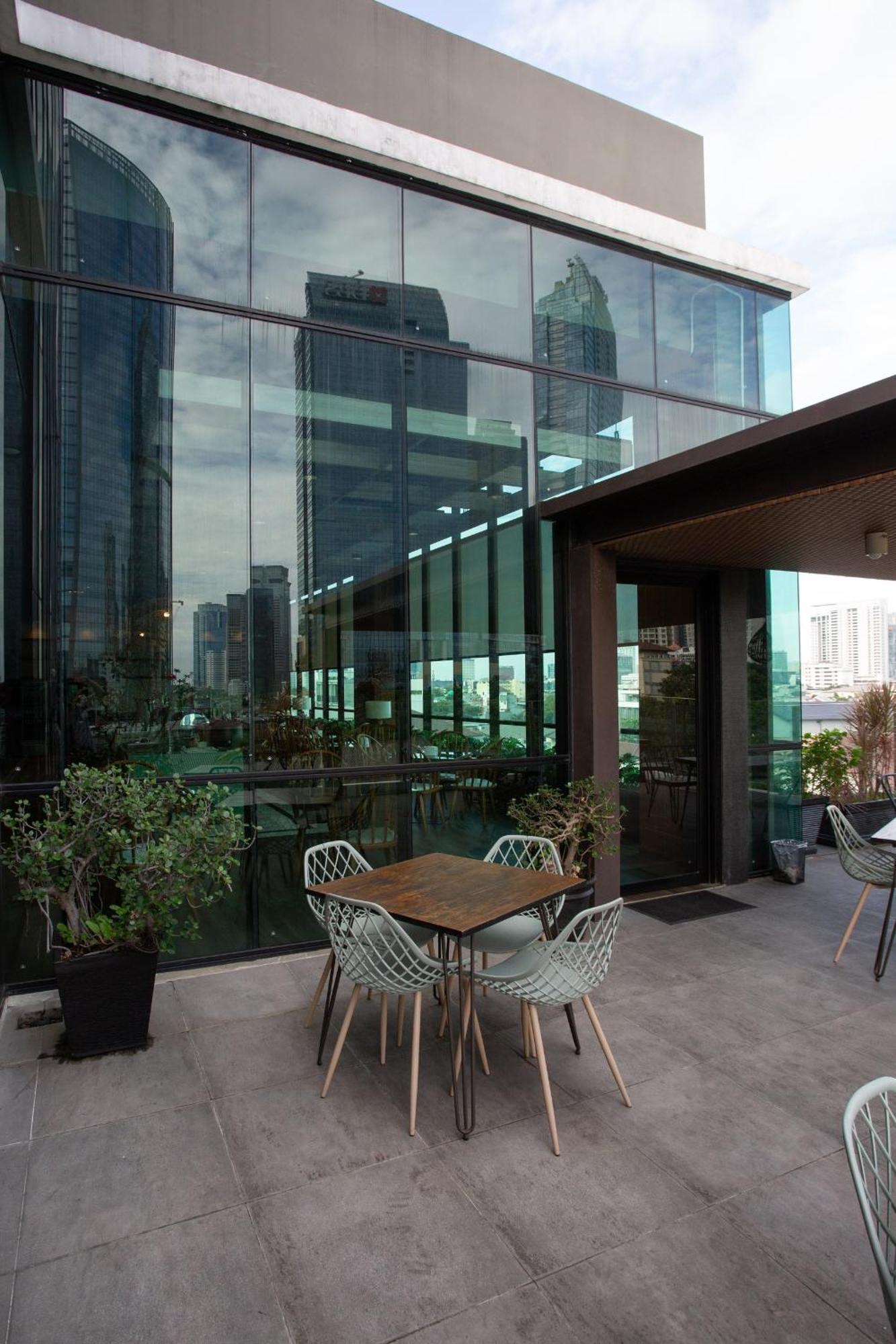 Avissa Suites Jakarta Exterior photo