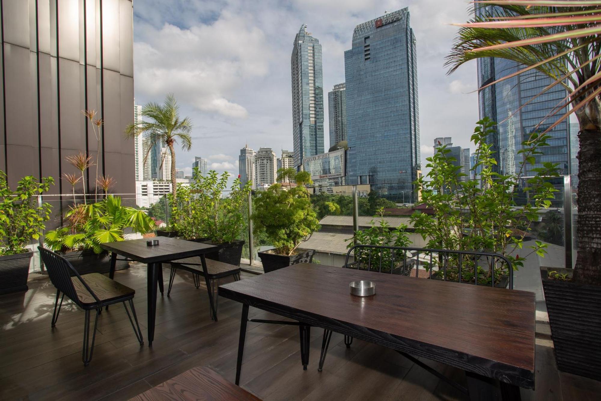 Avissa Suites Jakarta Exterior photo