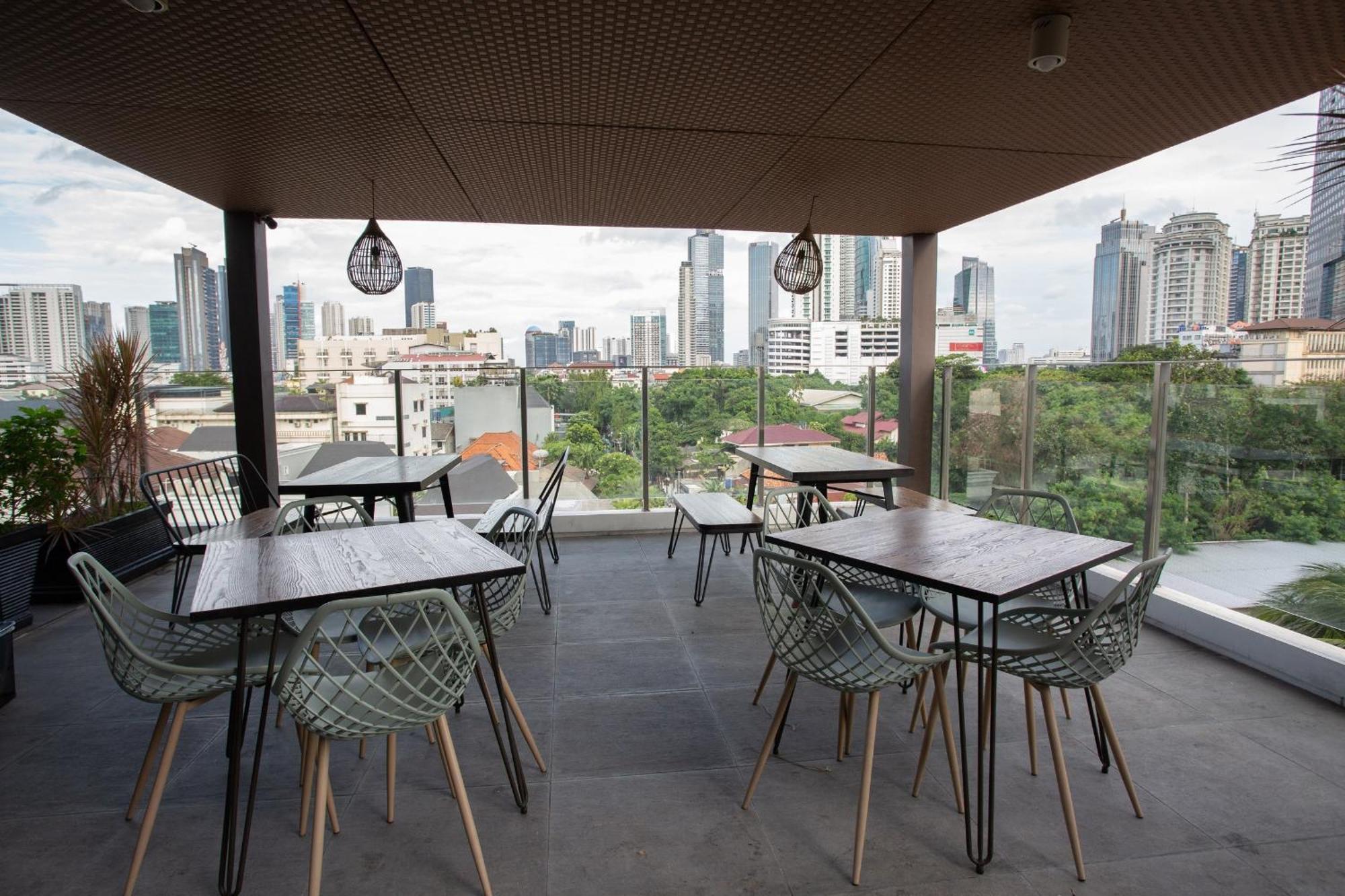 Avissa Suites Jakarta Exterior photo