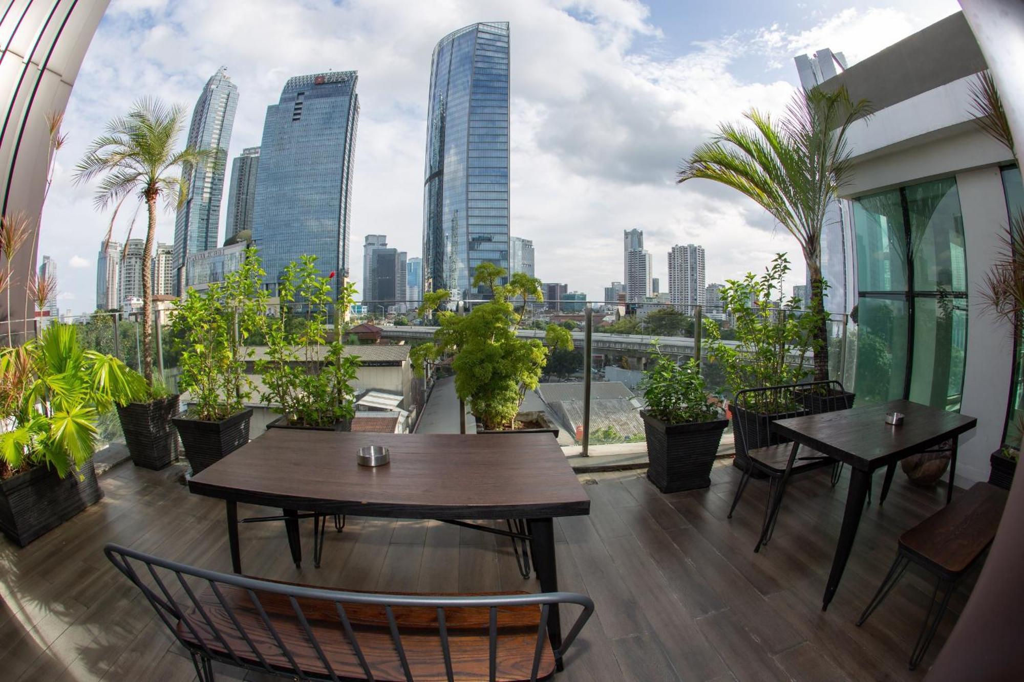 Avissa Suites Jakarta Exterior photo
