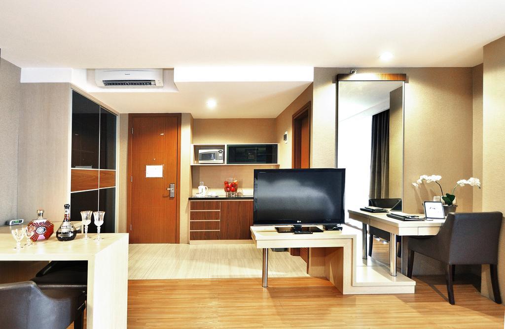 Avissa Suites Jakarta Exterior photo